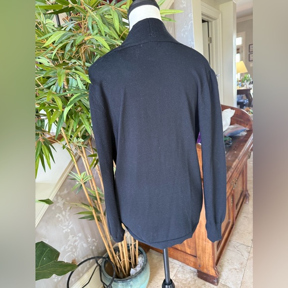 Max Studio ladies, large pullover, V-neck, long sleeve sweater excellent cond - Picture 6 of 11